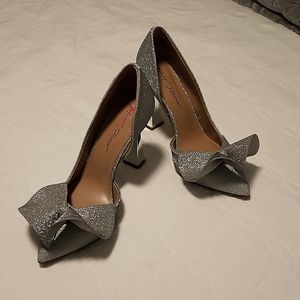 Betsey Johnson size 9 silver sparkle pumps